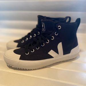 VEJA Women’s Nova HT Canvas Black Pierre Sneakers